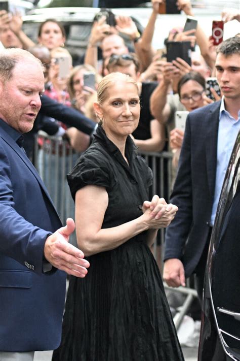 Photo Ce vendredi soir Céline Dion à la sortie de l hôtel Royal