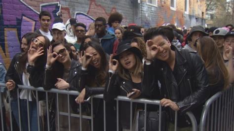 Drake fans flock to promotional pop-up shop | CBC News