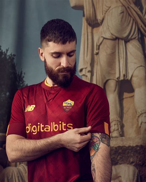 New Balance dévoile le nouveau maillot domicile de l AS Roma pour la