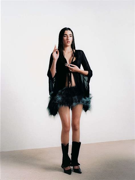 Judeline llega a Barcelona: el viaje de la "niña del sur" destinada a