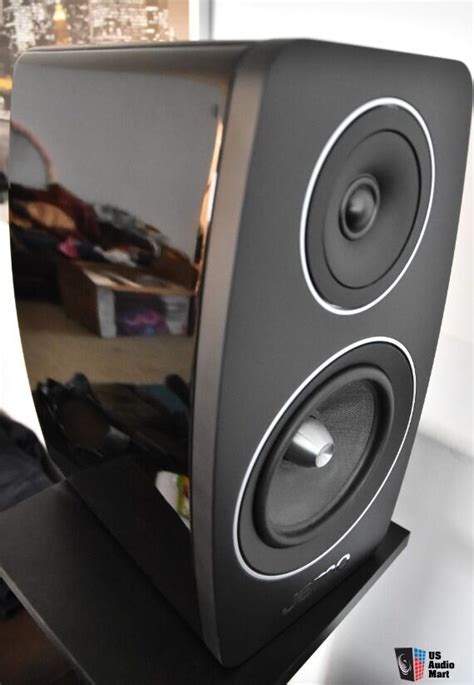 Jamo C Flagship Concert Series Gloss Black Bookshelf Speakers Photo