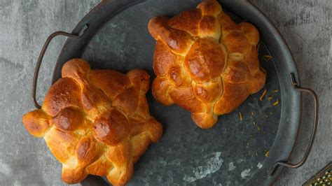 Receta Fácil de Pan de Muerto Tradicional - Paulina Cocina