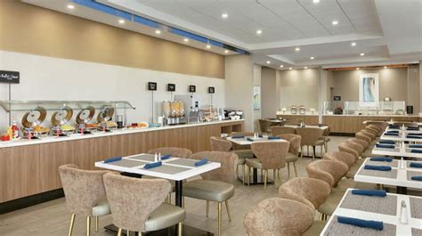 Embassy Suites by Hilton Montreal Airport, Canada Hotel