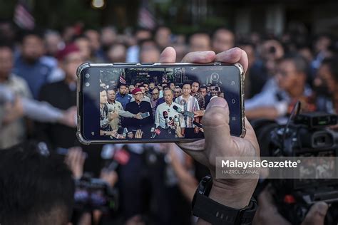 Pintar Gesa Ahli Parlimen Bn Sokong Muhyiddin