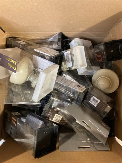 John Pye Auctions 1 X BOX OF ASSORTED ITEMS TO INCLUDE A QTY OF JOHN