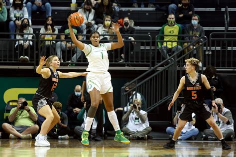 Oregon women’s basketball forward Nyara Sabally practices, expected to ...