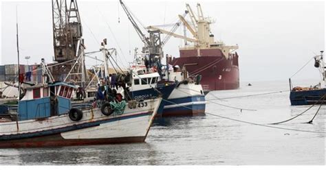 Continua Desaparecida H Mais De Dias Nos Mares Do Namibe Uma