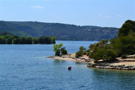 Le Lac D Esparron Couleur Meraude Les Gorges Du Verdon