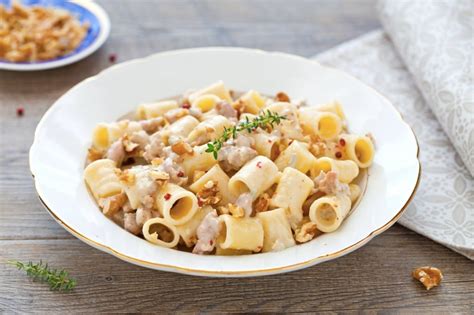 Ricetta Maccheroncini Al Gorgonzola E Noci Pasta Cucchiaio Dargento