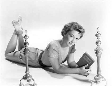 40 Gorgeous Photos Of American Actress Vera Miles In The 1950s