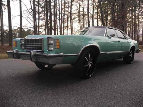 1977 Ford LTD II Brougham Sedan Green RWD Automatic Brougham Classic