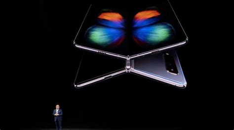 Samsung katlanabilir telefonu Galaxy Fold u tanıttı