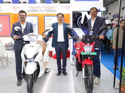 Evtric Electric Motorcycle Scooter Debuts At Ev India Expo 2021