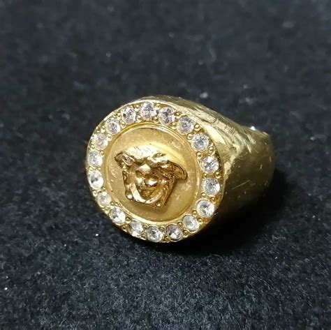 【全体的に状態が悪い】【正規品used】made In Italy ヴェルサーチ・gianni Versace メタル ロゴ リング