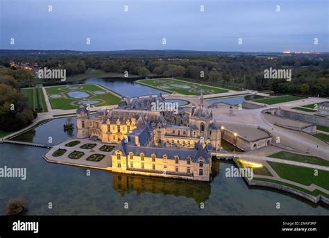 France Oise 60 le château de Chantilly et son jardin à la française