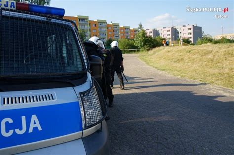 Policjanci Zabezpieczali Drugi Mecz Bara Owy O Awans Do Iii Ligi