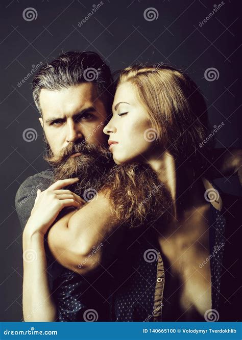 Abbraccio Sexy Della Donna E Dell Uomo Fotografia Stock Immagine Di