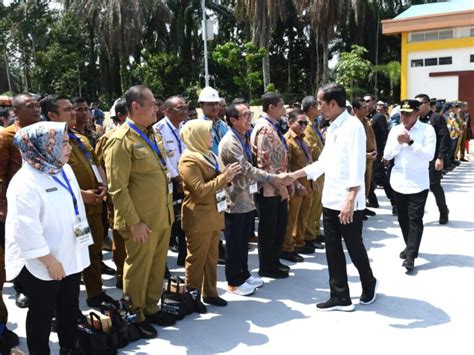 Foto Presiden Jokowi Resmikan Spam Regional Mebidang Dan Jembatan Aek