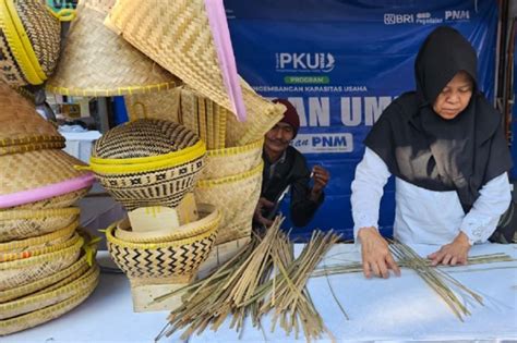 Pelaku Umkm Di Garut Ini Naik Kelas Berkat Anyaman Bambu