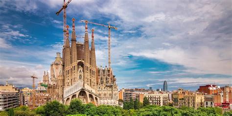 La Sagrada Familia Y Sus Torres Entendiendo La Arquitectura De Antoni