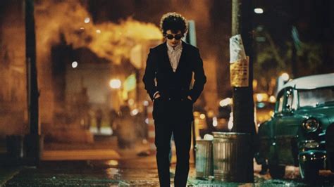 Timothée Chalamet se convierte en Bob Dylan en el primer tráiler de A