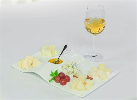 Plato De Queso Con Quesos Dorblu Parmesan Brie Camembert Y Roquefort