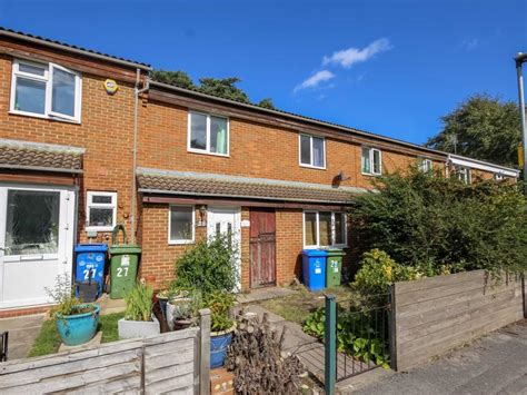 3 Bed Terraced House For Sale In Nettlecombe Bracknell Rg12 £315 000