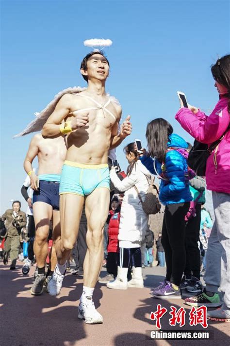 Naked Run Race Held In Beijing 3 People S Daily Online