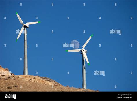 Turbine Eoliche A Due Pale Immagini E Fotografie Stock Ad Alta