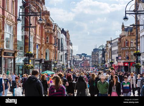 Busy High Street Uk Hi Res Stock Photography And Images Alamy