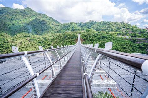 Pont Suspendu En Verre De Shanchuan Liouli Le Plus Long Pont Suspendu