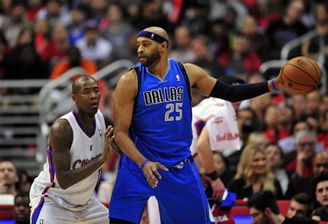 Dallas Mavericks Shooting Guard Vince Carter 25 Against The Defense