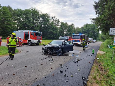 Pühret Schwerer Verkehrsunfall auf Passauer Straße Bezirk Voecklabruck