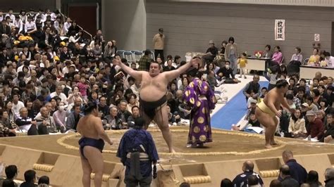 大相撲周南場所 平成30年（2018年）秋巡業 【十両の取り組み】 翔猿関と臥牙丸関 剣翔関と若隆景関 キリンビバレッジ周南総合スポーツ