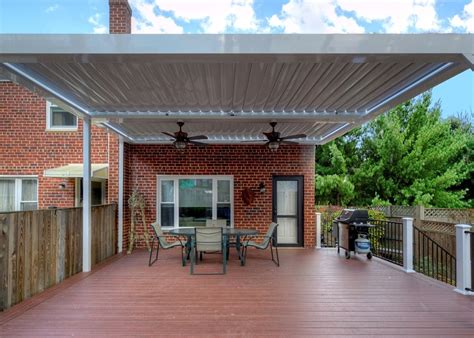 Del Ray Pergola With Equinox Adjustable Louvers Classique Terrasse