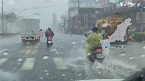 「雨彈」轟炸高雄 道路排水不及慘淹 Yahoo奇摩汽車機車