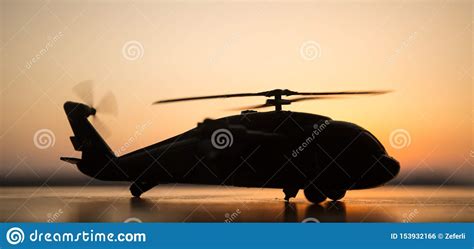 Silueta Del Helic Ptero Militar En La Puesta Del Sol Decoraci N De Las