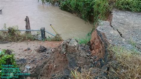 Jembatan Telaga Baru Ambruk Diterjang Banjir