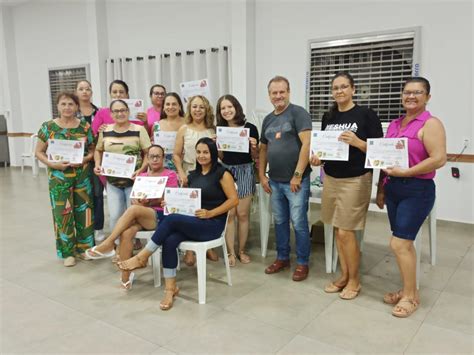 Curso De Flores Forma Turma De Mulheres Em Engenheiro Beltr O Coluna