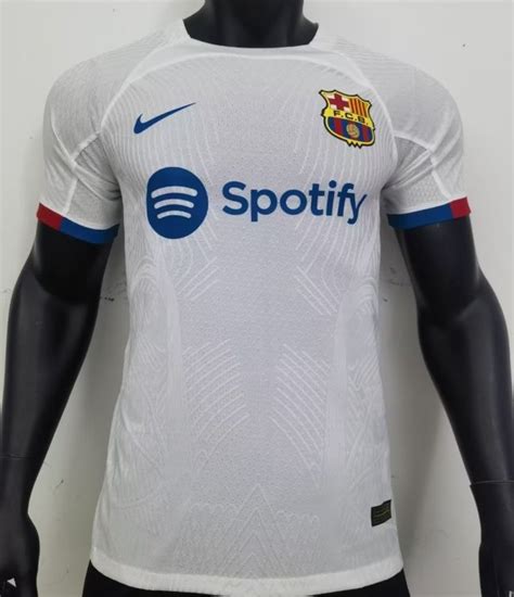 En Images Les Nouveaux Maillots De Foot Fc Barcelone