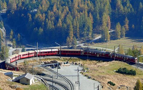 Rhb Regionalzug Von St Moritz Nach Tirano Am Ausfahrt