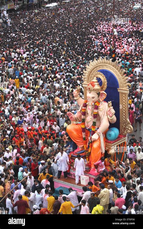 Devotees at ganesh immersion of lalbaugcha raja in Bombay Mumbai ...