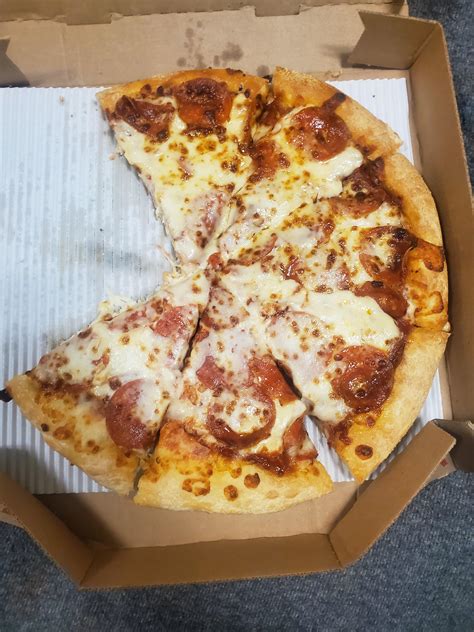 My "pepperoni" pizza from pizza hut : r/mildlyinfuriating