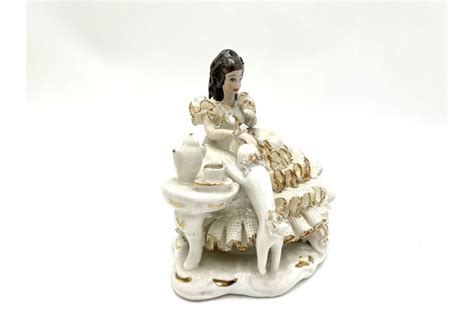 Porcelanowa Figurka Damy Z Pieskiem Alba Iulia Rumunia Lata 60