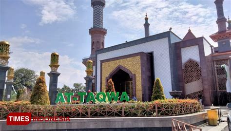 Masjid At Taqwa Cirebon Adakan Salat Tarawih Dengan Prokes Times