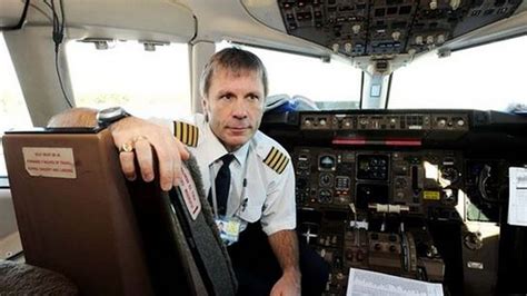 Iron Maiden Bruce Dickinson Pilota Della Air Djibouti E Anche Del