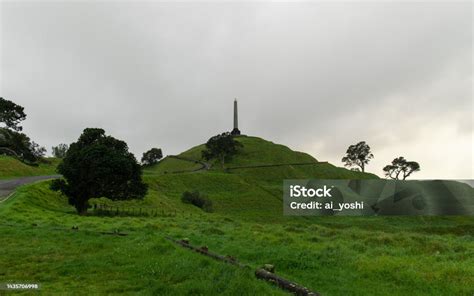 One Tree Hill Auckland Stock Photo - Download Image Now - Auckland Region, Cloud - Sky, Color ...