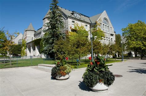 Top 10 Art Schools in Canada - Unleash Your Creative Potential