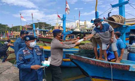 Polairud Bersama Ksop Kelas Iv Probolinggo Imbau Nelayan Waspadai Cuaca