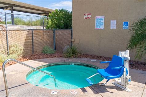 Days Inn by Wyndham Lake Havasu Pool: Pictures & Reviews - Tripadvisor